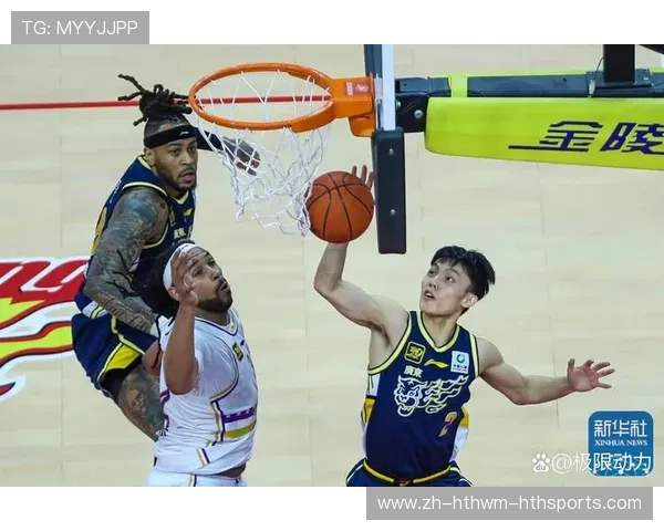 足球队员在CBA看球视频：两项运动迷的共鸣时刻